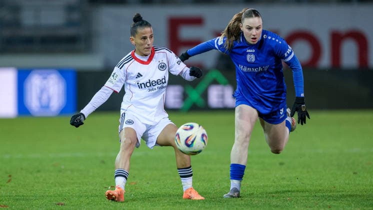 from left Valentina Limani Eintracht Frankfurt II, 9 and Marleen Kropp SV Meppen, 9 in a duel, dynamic, action, action, game scene, THE DFB REGULATIONS PROHIBIT ANY USE OF PHOTOGRAPHS AS IMAGE SEQUENCES AND OR QUASI VIDEO , 18 02 2026, Meppen Germany , Football, 2 Womens Bundesliga, SV Meppen Eintracht Frankfurt II xobx