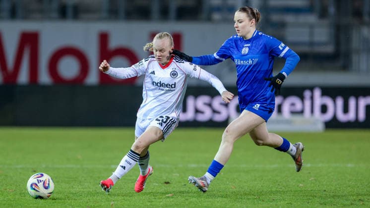 from left Keira Bednorz Eintracht Frankfurt II, 23 and Marleen Kropp SV Meppen, 9 in a duel, dynamic, action, action, game scene, THE DFB REGULATIONS PROHIBIT ANY USE OF PHOTOGRAPHS AS IMAGE SEQUENCES AND OR QUASI VIDEO , 18 02 2026, Meppen Germany , Football, 2 Womens Bundesliga, SV Meppen Eintracht Frankfurt II xobx