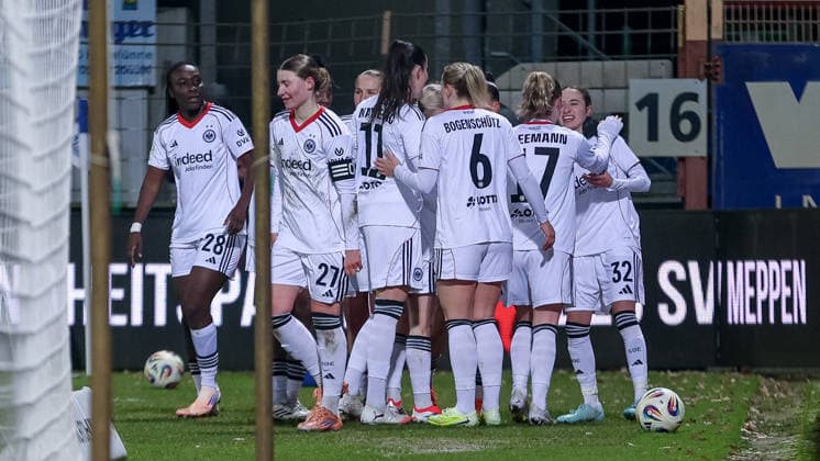 Players of Eintracht Frankfurt II with goal celebration, cheering, jubilant, optimistic, game scene, highlight, joy about the goal to 0 1, THE DFB REGULATIONS PROHIBIT ANY USE OF PHOTOGRAPHS AS IMAGE SEQUENCES AND OR QUASI VIDEO , 18 02 2026, Meppen Germany , Football, 2 Womens Bundesliga, SV Meppen Eintracht Frankfurt II xobx