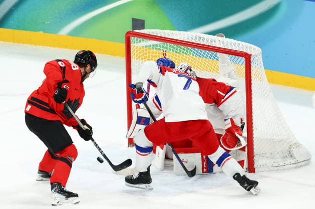 February 18, 2026, Milan, Lombardy, Italy: BRANDON HAGEL 38 of Canada attempts to score a goal in the Quarterfinal game between Team Canada (CAN) and Team Czechia (CZE) at the Milano Cortina 2026 Olympic Games, Olympische Spiele, Olympia, OS Milan Italy - ZUMAc179 20260218_oly_c179_066 Copyright: xMickaelxChavetx