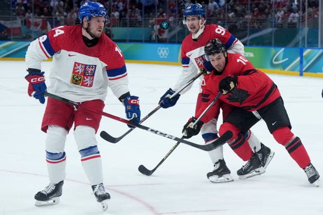February 18, 2026, Milan, ITALY: Czechia s Martin Necas (98) checks Canada s Nick Suzuki (10) as Czechia s Filip Chlapik (14) looks on during the first period of a quarterfinal men s hockey game at the 2026 Winter Olympics, in Milan, on Wednesday, Feb. 18, 2026. Canada News - February 18, 2026  - ZUMAc35_ 20260218_zaf_c35_083 Copyright: xDarrylxDyckx