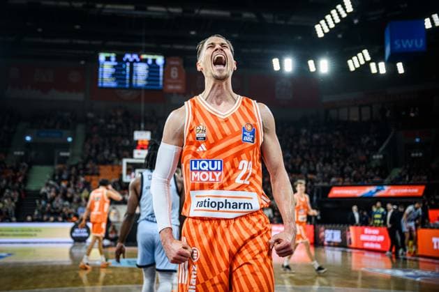 Neu Ulm, Germany, 18 02 26 Thomas Klepeisz ratiopharm ulm gestures, gestures, cheers during the Basketball Bundesliga match between ratiopharm ulm vs EWE Baskets Oldenburg at ratiopharm Arena on February 18, 2026 in Neu Ulm, Germany Photo by Harry Langer DeFodi Images ratiopharm Arena, Germany, 18 02 26 Thomas Klepeisz ratiopharm ulm gestures during the Basketball Bundesliga match between ratiopharm ulm vs EWE Baskets Oldenburg at Neu Ulm on February 18, 2026 in ratiopharm Arena, Germany Photo by Harry Langer DeFodi Images Photo by Harry Langer DeFodi Images