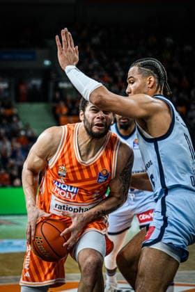 Neu Ulm, Germany, 18 02 26 Christopher Ledlum ratiopharm ulm and Nicholas Tischler EWE Baskets Oldenburg battle for the ball during the Basketball Bundesliga match between ratiopharm ulm vs EWE Baskets Oldenburg at ratiopharm Arena on February 18, 2026 in Neu Ulm, Germany Photo by Harry Langer DeFodi Images ratiopharm Arena, Germany, 18 02 26 Christopher Ledlum ratiopharm ulm and Nicholas Tischler EWE Baskets Oldenburg battle for the ball during the Basketball Bundesliga match between ratiopharm ulm vs EWE Baskets Oldenburg at Neu Ulm on February 18, 2026 in ratiopharm Arena, Germany Photo by Harry Langer DeFodi Images Photo by Harry Langer DeFodi Images