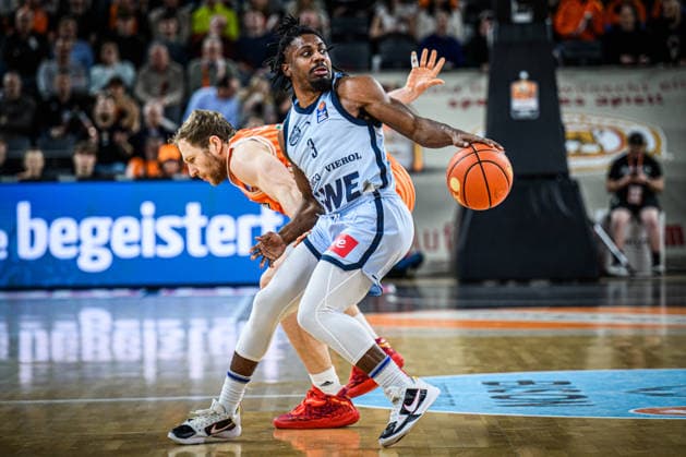Neu Ulm, Germany, 18 02 26 Christian Sengfelder ratiopharm ulm and Chris Clemons EWE Baskets Oldenburg battle for the ball during the Basketball Bundesliga match between ratiopharm ulm vs EWE Baskets Oldenburg at ratiopharm Arena on February 18, 2026 in Neu Ulm, Germany Photo by Harry Langer DeFodi Images ratiopharm Arena, Germany, 18 02 26 Christian Sengfelder ratiopharm ulm and Chris Clemons EWE Baskets Oldenburg battle for the ball during the Basketball Bundesliga match between ratiopharm ulm vs EWE Baskets Oldenburg at Neu Ulm on February 18, 2026 in ratiopharm Arena, Germany Photo by Harry Langer DeFodi Images Photo by Harry Langer DeFodi Images