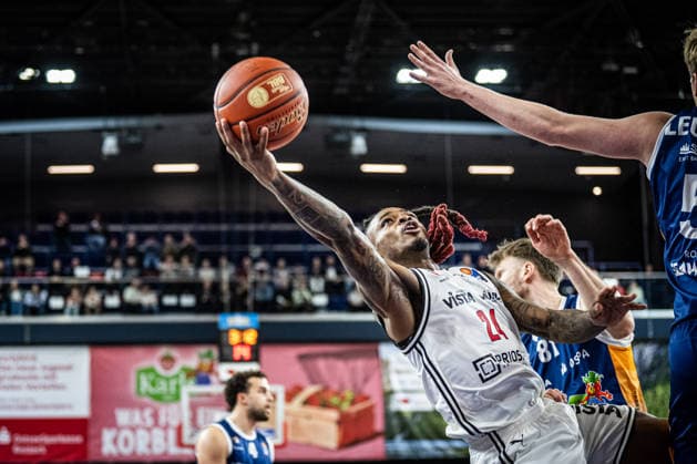 Rostock, Germany February 18, 2026 1 BBL 2025 2026 Rostock Seawolves vs Bamberg Baskets In the picture Cobe Williams Bamberg Baskets shoots a basket Copyright: xFotostandx xVoelkerx