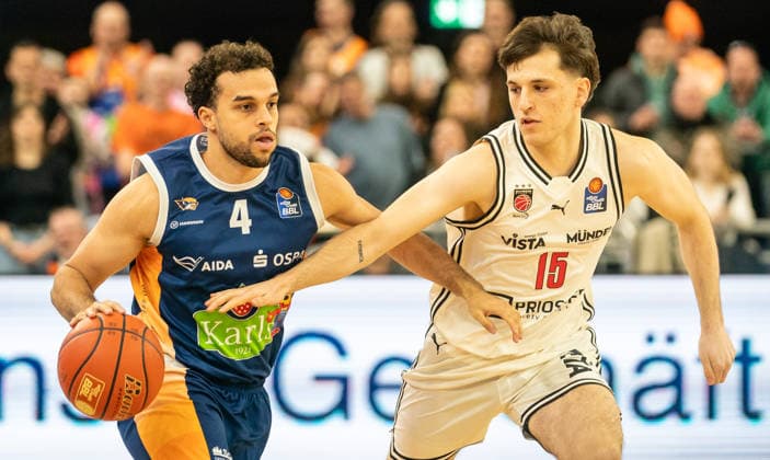 18 2 2026, Basketball, Men, easy credit BBL, easy credit Bundesliga, BBL, Bundesliga, 21 Matchday, Rostock Seawolves BMA365 Bamberg Baskets Elias Baguette Rostock Seawolves, left against Adrian Petkovic Bamberg Baskets, right Rostock Stadthalle Mecklenburg Vorpommern Germany