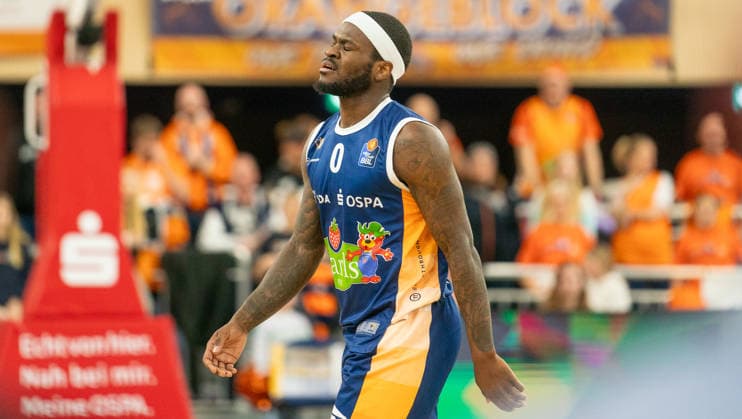 18 2 2026, Basketball, Men, easy credit BBL, easy credit Bundesliga, BBL, Bundesliga, 21 Matchday, Rostock Seawolves BMA365 Bamberg Baskets TJ Crockett jr Rostock Seawolves is disappointed Rostock Stadthalle Mecklenburg Vorpommern Germany