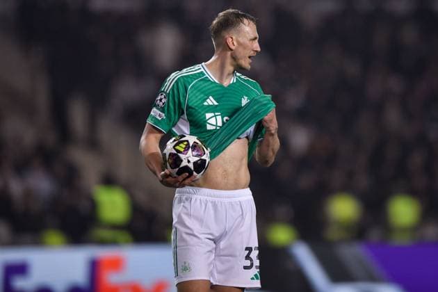 Dan Burn of Newcastle United Football Club holds onto the ball Qarabag v Newcastle United, UEFA Champions League, Knockout Round Play-Offs, First Leg, Football, Tofig Bahramov Republican Stadium, Baku, Azerbaijan - 18 Feb 2026Baku Tofig Bahramov Republican Stadiu Azerbaijan EDITORIAL USE ONLY No use with unauthorised audio, video, data, fixture lists, club league logos or live services. Online in-match use limited to 120 images, no video emulation. No use in betting, games or single club league player publications.  Copyright: xElmirxKarimov Shutterstockx 16660416ab