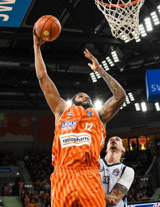 GER, BBL, ratiopharm Ulm vs EWE Baskets Oldenburg 18 02 2026, ratiopharm arena, Neu Ulm, GER, BBL, ratiopharm Ulm vs EWE Baskets Oldenburg, in the picture Joel Soriano Ulm, 12 asserts himself against Tomislav Zubcic Oldenburg, 33 and scores nordphotoxGmbHx xHafner nph00200