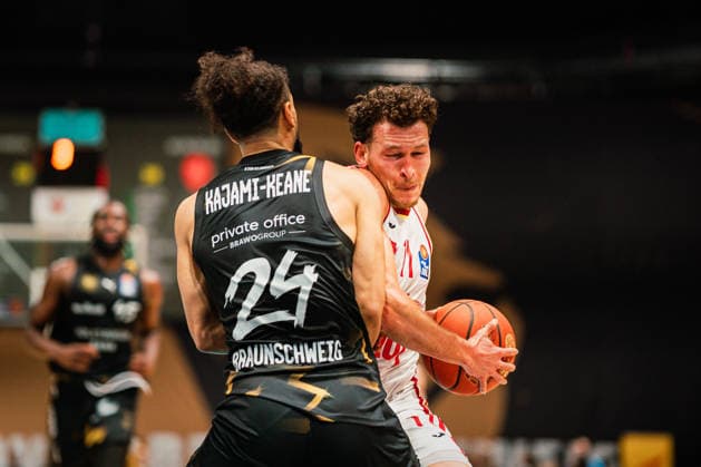 Easycredit BBL Basketball Braunschweig Lions Fitness First Würzburger Baskets, 18 02 26 Braian Ivey Würzburg Baskets, 11 vs Kaza Kajami Keane Basketball Lions Braunschweig, 24 Easycredit BBL Basketball Braunschweig Lions vs Fitness First Würzburger Baskets on 18 02 2026 in the Volkswagen Halle, Braunschweig Copyright: xBEAUTIFULxSPORTS Tonhäuserx