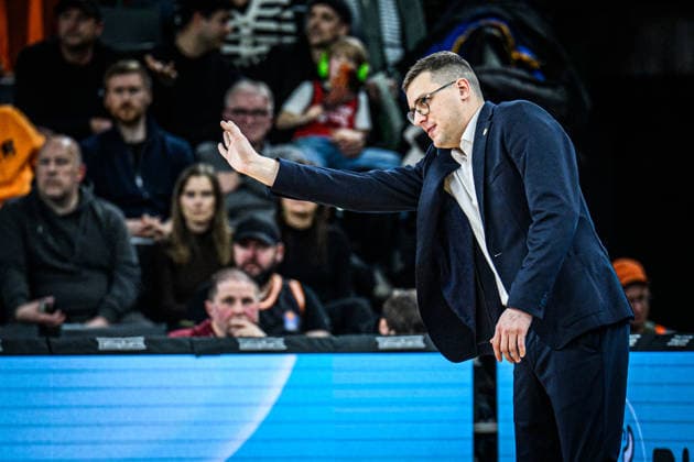Neu Ulm, Germany, 18 02 26 Head Coach Lazar Spasic EWE Baskets Oldenburg gestures during the Basketball Bundesliga match between ratiopharm ulm vs EWE Baskets Oldenburg at ratiopharm Arena on Neu Ulm on February 18, 2026 in Neu Ulm, Germany Photo by Harry Langer DeFodi Images ratiopharm Arena, Germany, 18 02 26 Head Coach Lazar Spasic EWE Baskets Oldenburg gestures during the Basketball Bundesliga match between ratiopharm ulm vs EWE Baskets Oldenburg at Neu Ulm on February 18, 2026 in ratiopharm Arena, Germany Photo by Harry Langer DeFodi Images Photo by Harry Langer DeFodi Images