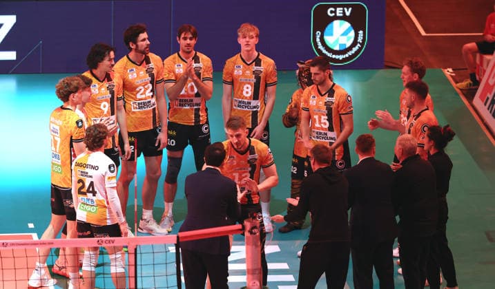 Welcoming the BR Volleys team before the start of the match Sport Volleyball CEV Champions League Men Season 2025 2026 18 02 2026 BR Volleys Berlin BRV vs Sir Sicoma Monini Perugia