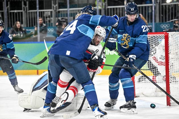 18 02 2026, Milano, Rho Ice hockey, Eishockey Arena, Winter Olympics: Finland - Switzerland (Ice Hockey), Nico Hischier of Switzerland against Roope Hintz of Finland and Esa Lindell of Finland Milano Rho Ice Hockey Arena Lombardy Italy *** 18 02 2026, Milano, Rho Ice Hockey Arena, Winter Olympics Finland Switzerland Ice Hockey , Nico Hischier of Switzerland against Roope Hintz of Finland and Esa Lindell of Finland Milano Rho Ice Hockey Arena Lombardy Italy Copyright: xJustPictures.ch AndreaxBrancax jp-en-AnBr-AB-AAB_616818022026