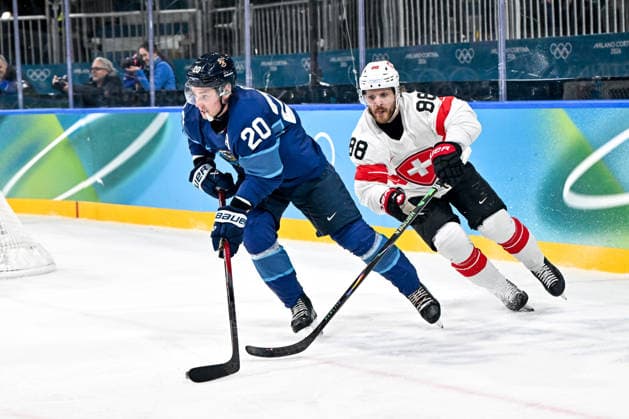 18 02 2026, Milano, Rho Ice hockey, Eishockey Arena, Winter Olympics: Finland - Switzerland (Ice Hockey), Sebastian Aho of Finland chased by Christoph Bertschy of Switzerland Milano Rho Ice Hockey Arena Lombardy Italy *** 18 02 2026, Milano, Rho Ice Hockey Arena, Winter Olympics Finland Switzerland Ice Hockey , Sebastian Aho of Finland chased by Christoph Bertschy of Switzerland Milano Rho Ice Hockey Arena Lombardy Italy Copyright: xJustPictures.ch AndreaxBrancax jp-en-AnBr-AB-AAB_623018022026