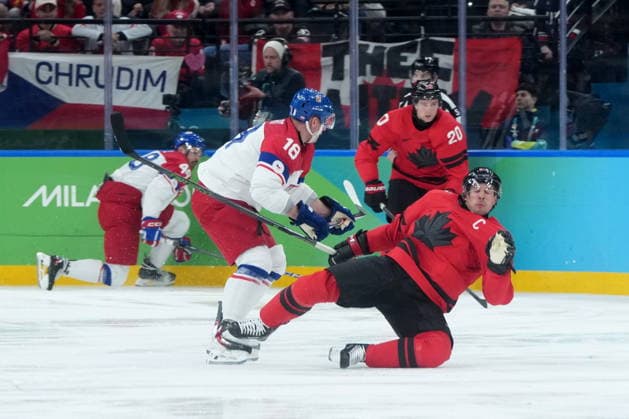 February 18, 2026, Milan, ITALY: Czechia s Ondrej Palat (18) checks Canada s Sidney Crosby (87) during the second period of a quarterfinal men s hockey game at the 2026 Winter Olympics, in Milan, on Wednesday, Feb. 18, 2026. Canada News - February 18, 2026  - ZUMAc35_ 20260218_zaf_c35_103 Copyright: xDarrylxDyckx