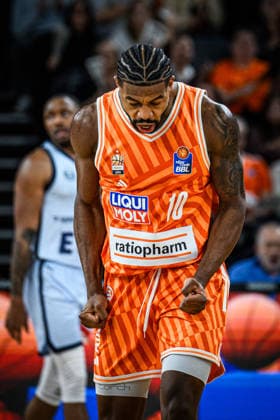 Neu Ulm, Germany, 18 02 26 Malik Osborne ratiopharm ulm gestures, gestures, cheers during the Basketball Bundesliga match between ratiopharm ulm vs EWE Baskets Oldenburg at ratiopharm Arena on February 18, 2026 in Neu Ulm, Germany Photo by Harry Langer DeFodi Images ratiopharm Arena, Germany, 18 02 26 Malik Osborne ratiopharm ulm gestures during the Basketball Bundesliga match between ratiopharm ulm vs EWE Baskets Oldenburg at Neu Ulm on February 18, 2026 in ratiopharm Arena, Germany Photo by Harry Langer DeFodi Images Photo by Harry Langer DeFodi Images