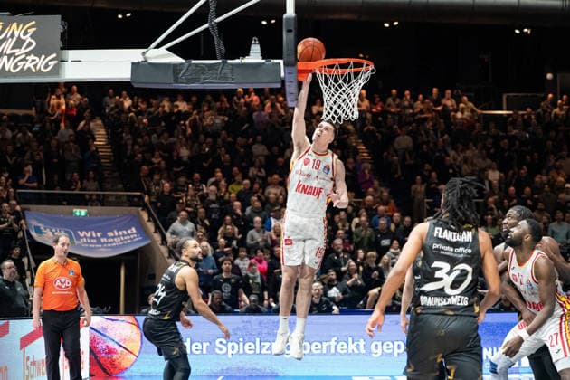 Christian Sklananowski Nr 19 Wuerzburg Baskets at the basket GER, Basketball Loewen Braunschweig vs Wuerzburg Baskets, Basketball, easyCredit BBL, Matchday 21, Season 2025 26, 18 02 2026 GER, Basketball Loewen Braunschweig vs Wuerzburg Baskets, Basketball, easyCredit BBL, Matchday 21, Season 2025 26, 18 02 2026 Braunschweig Copyright: xEibner-Pressefoto DanielxREINELTx EP_DRT