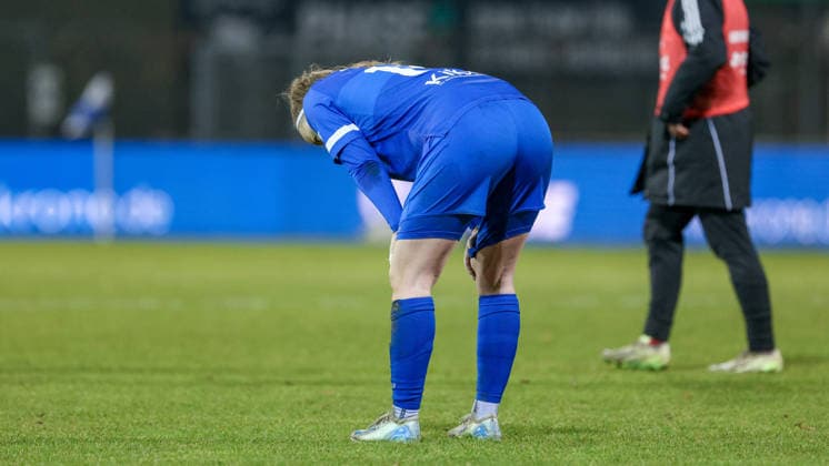 Bente Bode SV Meppen, 14 disappointed about the defeat, disappointment after the final whistle, final whistle, highlight, loser, lost, frustration, pessimistic, sad, THE DFB REGULATIONS PROHIBIT ANY USE OF PHOTOGRAPHS AS IMAGE SEQUENCES AND OR QUASI VIDEO , 18 02 2026, Meppen Germany , Football, 2 Womens Bundesliga, SV Meppen Eintracht Frankfurt II xobx