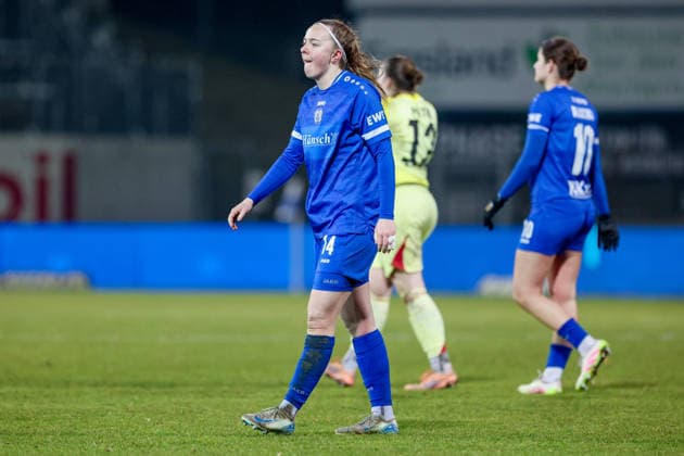 Bente Bode SV Meppen, 14 disappointed about the defeat, disappointment after the final whistle, final whistle, highlight, loser, lost, frustration, pessimistic, sad, THE DFB REGULATIONS PROHIBIT ANY USE OF PHOTOGRAPHS AS IMAGE SEQUENCES AND OR QUASI VIDEO , 18 02 2026, Meppen Germany , Football, 2 Womens Bundesliga, SV Meppen Eintracht Frankfurt II xobx