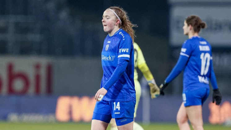 Bente Bode SV Meppen, 14 disappointed about the defeat, disappointment after the final whistle, final whistle, highlight, loser, lost, frustration, pessimistic, sad, THE DFB REGULATIONS PROHIBIT ANY USE OF PHOTOGRAPHS AS IMAGE SEQUENCES AND OR QUASI VIDEO , 18 02 2026, Meppen Germany , Football, 2 Womens Bundesliga, SV Meppen Eintracht Frankfurt II xobx