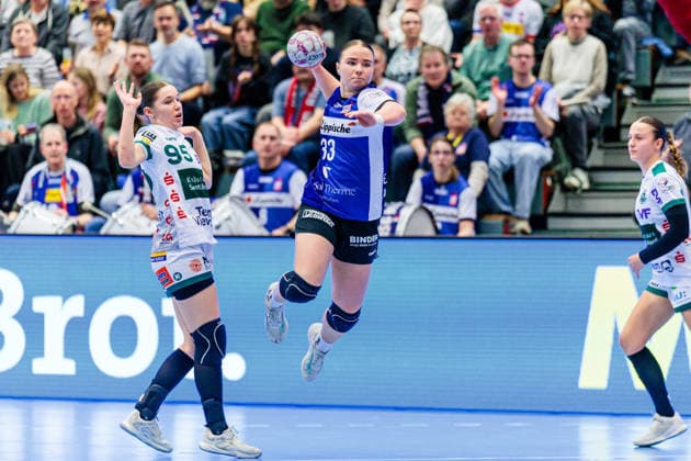 v l Lara Daeuble FRISCH AUF Goeppingen, 95 , Elin Magnusdottir HSG Blomberg Lippe, 33 GER, HSG Blomberg Lippe vs FRISCH AUF Goeppingen, Handball, 1 Bundesliga Women, Matchday 18, 18 02 2026 GER, HSG Blomberg Lippe vs FRISCH AUF Goeppingen, Handball, 1 Bundesliga Women, Matchday 18, 18 02 2026 Blomberg Copyright: xEibner-Pressefoto JanxRollingerx EP_JSK