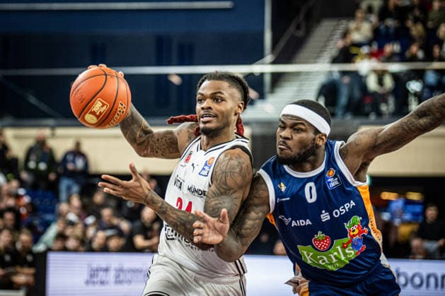 Rostock, Germany February 18, 2026 1 BBL 2025 2026 Rostock Seawolves vs Bamberg Baskets In the picture from left in the duel Cobe Williams Bamberg Baskets and TJ Crockett Jr Rostock Seawolves Copyright: xFotostandx xVoelkerx