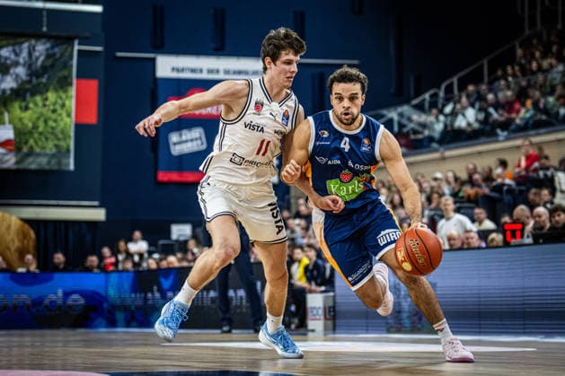 Rostock, Germany February 18, 2026 1 BBL 2025 2026 Rostock Seawolves vs Bamberg Baskets Pictured from left in a duel Richard Balint Bamberg Baskets and Elias Baggette Rostock Seawolves Copyright: xFotostandx xVoelkerx