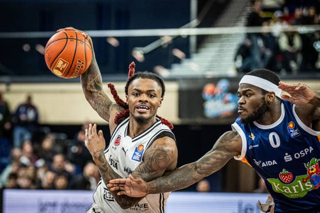 Rostock, Germany February 18, 2026 1 BBL 2025 2026 Rostock Seawolves vs Bamberg Baskets In the picture from left in the duel Cobe Williams Bamberg Baskets and TJ Crockett Jr Rostock Seawolves Copyright: xFotostandx xVoelkerx