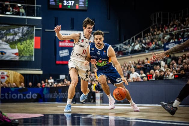 Rostock, Germany February 18, 2026 1 BBL 2025 2026 Rostock Seawolves vs Bamberg Baskets Pictured from left in a duel Richard Balint Bamberg Baskets and Elias Baggette Rostock Seawolves Copyright: xFotostandx xVoelkerx