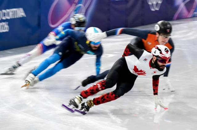 Steven Dubois, 4, of Canada holds the lead during the Men s Short Track Speed skating, Eisschnelllauf 500m Quarterfinals at the Milano Figure skating, Eiskunstlauf Arena in Milan, Italy on Wednesday, February 18, 2026.  OLY20260218100 RICHARDxELLIS