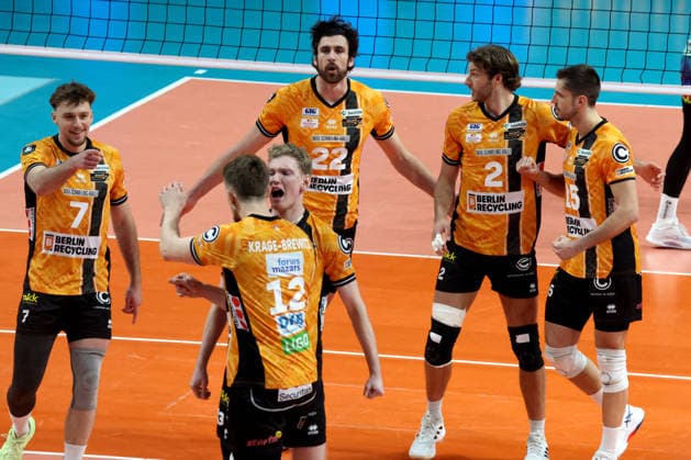 DEU, Champions League, BR Volleys vs Sicoma Monini Perugia, 18 02 2026, Max Schmeling Halle, Berlin, DEU, Champions League, BR Volleys vs Sicoma Monini Perugia, in the picture BR Volleys players circle nordphotoxGmbHx xEngler nph00076