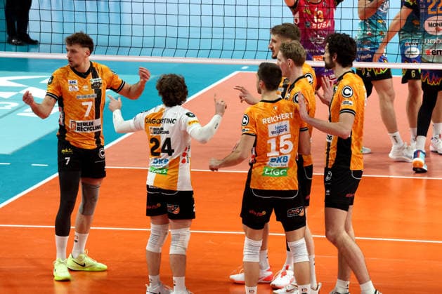 DEU, Champions League, BR Volleys vs Sicoma Monini Perugia, 18 02 2026, Max Schmeling Halle, Berlin, DEU, Champions League, BR Volleys vs Sicoma Monini Perugia, in the picture BR Volleys players circle nordphotoxGmbHx xEngler nph00076