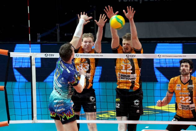 DEU, Champions League, BR Volleys vs Sicoma Monini Perugia, 18 02 2026, Max Schmeling Halle, Berlin, DEU, Champions League, BR Volleys vs Sicoma Monini Perugia, in the picture Fedor Ivanov BR Volleys 33 , Florian Krage Brewitz BR Volleys 12 , Oleh Plotnytskyi Perugia 17 nordphotoxGmbHx xEngler nph00076