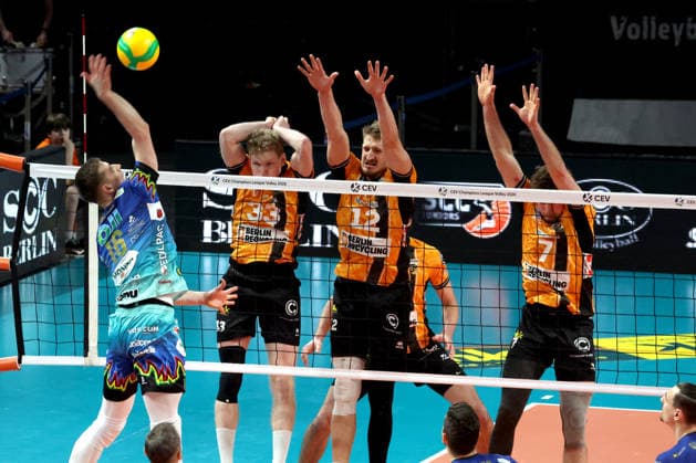 DEU, Champions League, BR Volleys vs Sicoma Monini Perugia, 18 02 2026, Max Schmeling Halle, Berlin, DEU, Champions League, BR Volleys vs Sicoma Monini Perugia, in the picture Fedor Ivanov BR Volleys 33 , Florian Krage Brewitz BR Volleys 12 , Simon Plaskie BR Volleys 7 , Kamil Semeniuk Perugia 16 nordphotoxGmbHx xEngler nph00076