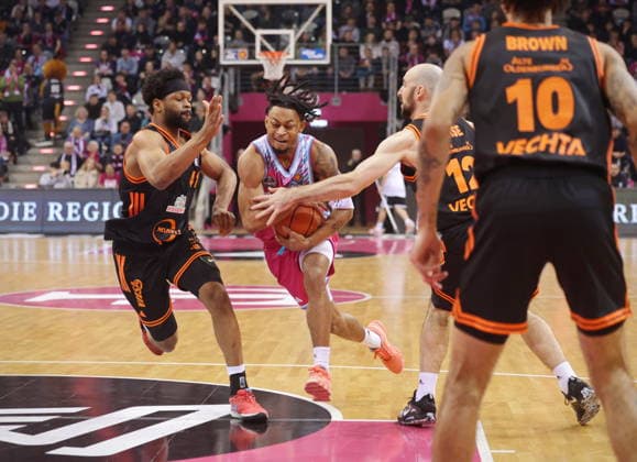 Zachery Cooks Telekom Baskets Bonn vs Rasta Vechta 21 Speiltag season 2025 26