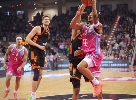 Zachery Cooks Telekom Baskets Bonn vs Rasta Vechta 21 Speiltag season 2025 26