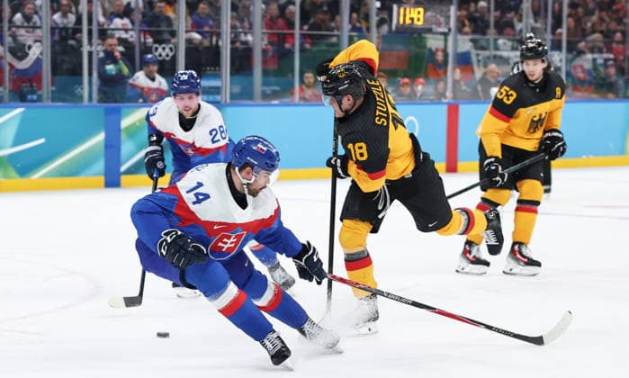 (260218) -- MILAN, Feb. 18, 2026 -- Tim Stutzle (2nd R) of Germany breaks through during the Ice hockey, Eishockey men s play-offs quarterfinal between the Slovakia and Germany at the Milan-Cortina 2026 Olympic Winter games, Winterspiele,Spiele, Summer games in Milan, Italy, Feb. 18, 2026. ) (MICO2026)ITALY-MILAN-OLYMPIC WINTER GAMES-ICE HOCKEY-MEN-PLAY-OFFS QUARTERFINALS-SVK VS GER WangxKaiyan 