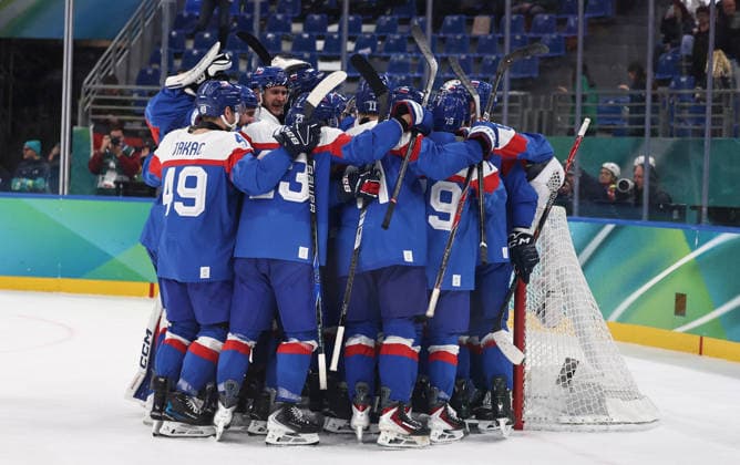 (260218) -- MILAN, Feb. 18, 2026 -- Players of Slovakia celebrate after winning the Ice hockey, Eishockey men s play-offs quarterfinal between the Slovakia and Germany at the Milan-Cortina 2026 Olympic Winter games, Winterspiele,Spiele, Summer games in Milan, Italy, Feb. 18, 2026. ) (MICO2026)ITALY-MILAN-OLYMPIC WINTER GAMES-ICE HOCKEY-MEN-PLAY-OFFS QUARTERFINALS-SVK VS GER WangxKaiyan 