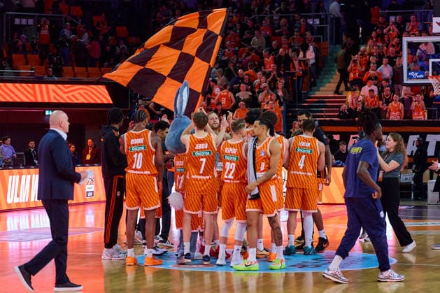 cheers jubilation after victory end of match ratiopharm ulm GER, ratiopharm ulm vs EWE Baskets Oldenburg, Basketball, Matchday 19, EasyCredit BBL, Season 2025 2026, 18 02 2026 GER, ratiopharm ulm vs EWE Baskets Oldenburg, Basketball, Matchday 19, EasyCredit BBL, Season 2025 2026, 18 02 2026 New Ulm Copyright: xEibner-Pressefoto GeraldxOelze-dexStoppanyx EP_ODS