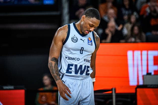 Neu Ulm, Germany, 18 02 26 Kyle Lofton EWE Baskets Oldenburg looks dejected during the Basketball Bundesliga match between ratiopharm ulm vs EWE Baskets Oldenburg at ratiopharm Arena on February 18, 2026 in Neu Ulm, Germany Photo by Harry Langer DeFodi Images ratiopharm Arena, Germany, 18 02 26 Kyle Lofton EWE Baskets Oldenburg looks dejected during the Basketball Bundesliga match between ratiopharm ulm vs EWE Baskets Oldenburg at Neu Ulm on February 18, 2026 in ratiopharm Arena, Germany Photo by Harry Langer DeFodi Images Photo by Harry Langer DeFodi Images
