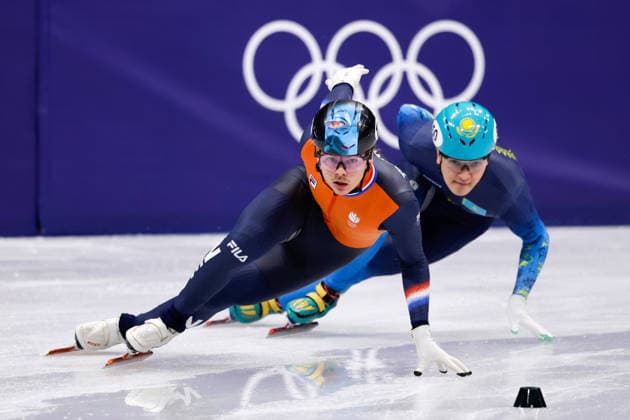 2026-02-18 Short Track Speed skating, Eisschnelllauf - Milano Cortina 2026 Winter Olympics - Day 12 MILAN, ITALY - FEBRUARY 18: Melle van t Wout of the Netherlands, Abzal Azhgaliyev of Kazakhstan competing in the Men s 500m during Day 12 of Short Track Speed Skating - Milano Cortina 2026 Winter Olympics at Milano Ice Skating Arena on February 18, 2026 in Milan, Italy. (Photo by Joris Verwijst BSR Agency) Milan Italy Content not available for redistribution in The Netherlands directly or indirectly through any third parties. Copyright: xBSRxAgencyx