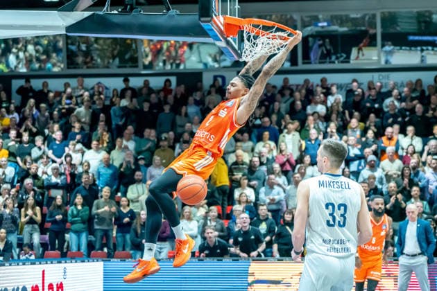 Chemnitz, Germany 18 February 2026 1 BBL 2025 2026 Niners Chemnitz vs MLP Academics Heidelberg In the picture Nike Sibande 99 1 v li with a dunk at the basket Copyright: xFotostandx xNachtigallx