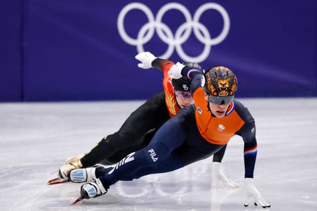2026-02-18 Short Track Speed skating, Eisschnelllauf - Milano Cortina 2026 Winter Olympics - Day 12 MILAN, ITALY - FEBRUARY 18: Jens van t Wout of the Netherlands, Shaoang Liu of China competing in the Men s 500m during Day 12 of Short Track Speed Skating - Milano Cortina 2026 Winter Olympics at Milano Ice Skating Arena on February 18, 2026 in Milan, Italy. (Photo by Joris Verwijst BSR Agency) Milan Italy Content not available for redistribution in The Netherlands directly or indirectly through any third parties. Copyright: xBSRxAgencyx