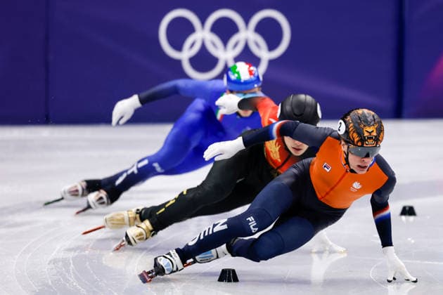 2026-02-18 Short Track Speed skating, Eisschnelllauf - Milano Cortina 2026 Winter Olympics - Day 12 MILAN, ITALY - FEBRUARY 18: Jens van t Wout of the Netherlands, Shaoang Liu of China competing in the Men s 500m during Day 12 of Short Track Speed Skating - Milano Cortina 2026 Winter Olympics at Milano Ice Skating Arena on February 18, 2026 in Milan, Italy. (Photo by Joris Verwijst BSR Agency) Milan Italy Content not available for redistribution in The Netherlands directly or indirectly through any third parties. Copyright: xBSRxAgencyx