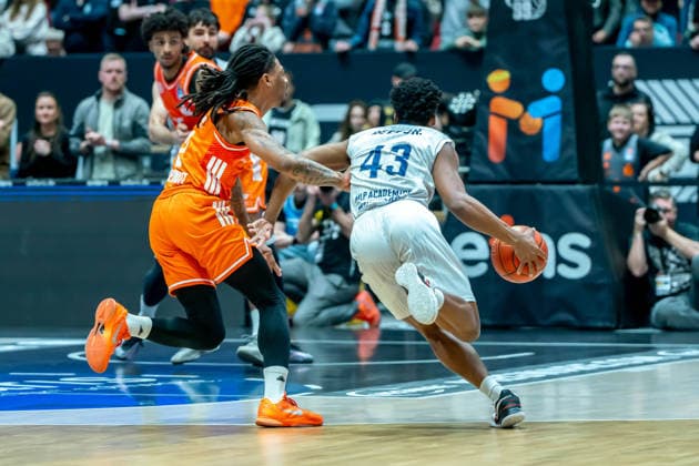 Chemnitz, Germany February 18, 2026 1 BBL 2025 2026 Niners Chemnitz vs MLP Academics Heidelberg Pictured from left in a duel Nike Sibande 99 and Eric Reed II MLP Copyright: xFotostandx xNachtigallx