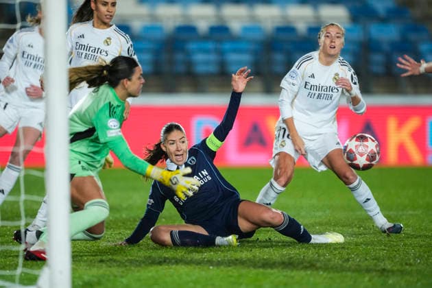 February 18, 2026, Valdebebas, Madrid, Spain: Clara Mateo of Paris FC in action during the UEFA Women s Champions League 2025 26 KO play-offs Second Leg match between Real Madrid C.F. and Paris FC at Alfredo Di Stefano on February 18, 2026 in Madrid, Spain. Valdebebas Spain - ZUMAa181 20260218_zaa_a181_063 Copyright: xOscarxJ.xBarrosox