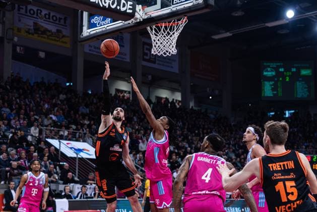Action with Tommy Kuhse 12 Rasta Vechta shoots and Jalen Finch 0, Telekom Baskets Bonn defends under the basket in the game between Telekom Baskets Bonn and RASTA Vechta on matchday 21 of the EasyCredit BBL in Bonn Tommy Kuhse 12 Rasta Vechta shoots and Jalen Finch 0, Telekom Baskets Bonn defends Copyright: xFeyzullahxGökalp feyzofsportsx