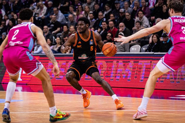 easyCredit Basketball Bundesliga, Telekom Baskets Bonn vs SC RASTA Vechta, 18 02 2026 TJ Bamba RASTA Vechta 5 vs Alijah Comithier Telekom Baskets Bonn 2 and Patrick Heckmann Telekom Baskets Bonn 33 easyCredit Basketball Bundesliga, Telekom Baskets Bonn vs SC RASTA Vechta, 18 02 2026, Telekom Dome Bonn Copyright: xBEAUTIFULxSPORTS Derixx