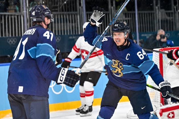 18 02 2026, Milano, Rho Ice hockey, Eishockey Arena, Winter Olympics: Finland - Switzerland (Ice Hockey), Mikael Granlund of Finland (R) and Miro Heiskanen of Finland (L) celebrate a goal Milano Rho Ice Hockey Arena Lombardy Italy *** 18 02 2026, Milano, Rho Ice Hockey Arena, Winter Olympics Finland Switzerland Ice Hockey , Mikael Granlund of Finland R and Miro Heiskanen of Finland L celebrate a goal Milano Rho Ice Hockey Arena Lombardy Italy Copyright: xJustPictures.ch AndreaxBrancax jp-en-AnBr-AB-AAB_691418022026