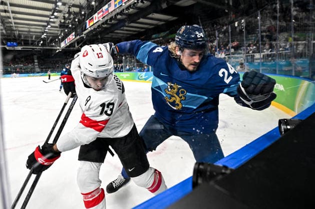 18 02 2026, Milano, Rho Ice hockey, Eishockey Arena, Winter Olympics: Finland - Switzerland (Ice Hockey), Nico Hischier of Switzerland against Roope Hintz of Finland Milano Rho Ice Hockey Arena Lombardy Italy *** 18 02 2026, Milano, Rho Ice Hockey Arena, Winter Olympics Finland Switzerland Ice Hockey , Nico Hischier of Switzerland against Roope Hintz of Finland Milano Rho Ice Hockey Arena Lombardy Italy Copyright: xJustPictures.ch AndreaxBrancax jp-en-AnBr-AB-DSC_043118022026